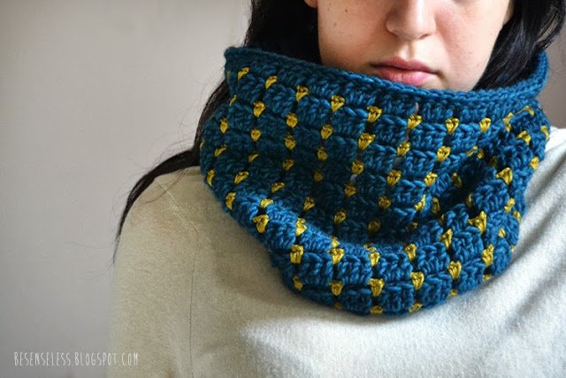 Crochet cowl - scalda collo all'uncinetto - besenseless.blogspot.com Crochet cowl - scalda collo all'uncinetto - besenseless.blogspot.com