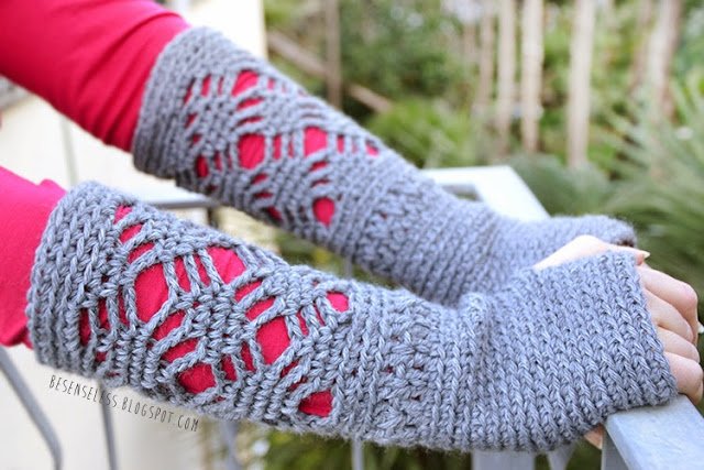 Long fingerless gloves - crochet - besenseless.blogspot.com Long fingerless gloves - crochet - besenseless.blogspot.com