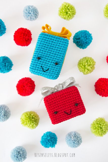 Pacchetto regalo amigurumi - Crochet gift box - besenseless.blogspot.com Pacchetto regalo amigurumi - Crochet gift box - besenseless.blogspot.com